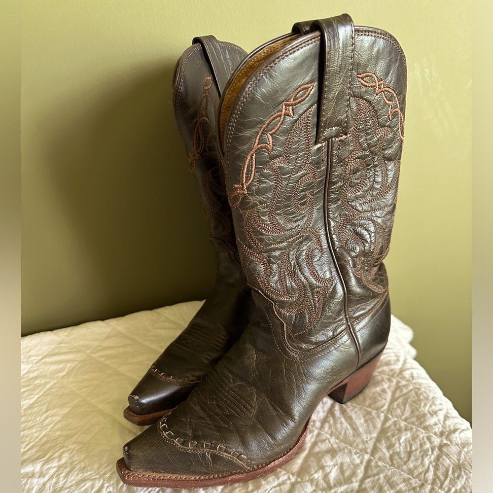 Women’s brown tony lama’s